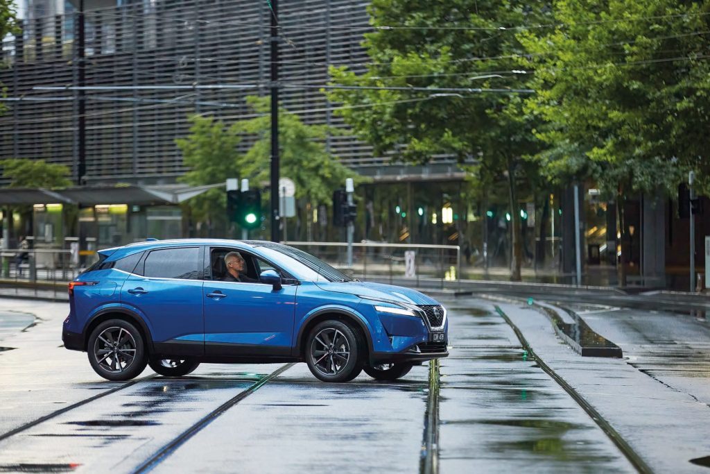 Nissan Qashqai urban driving