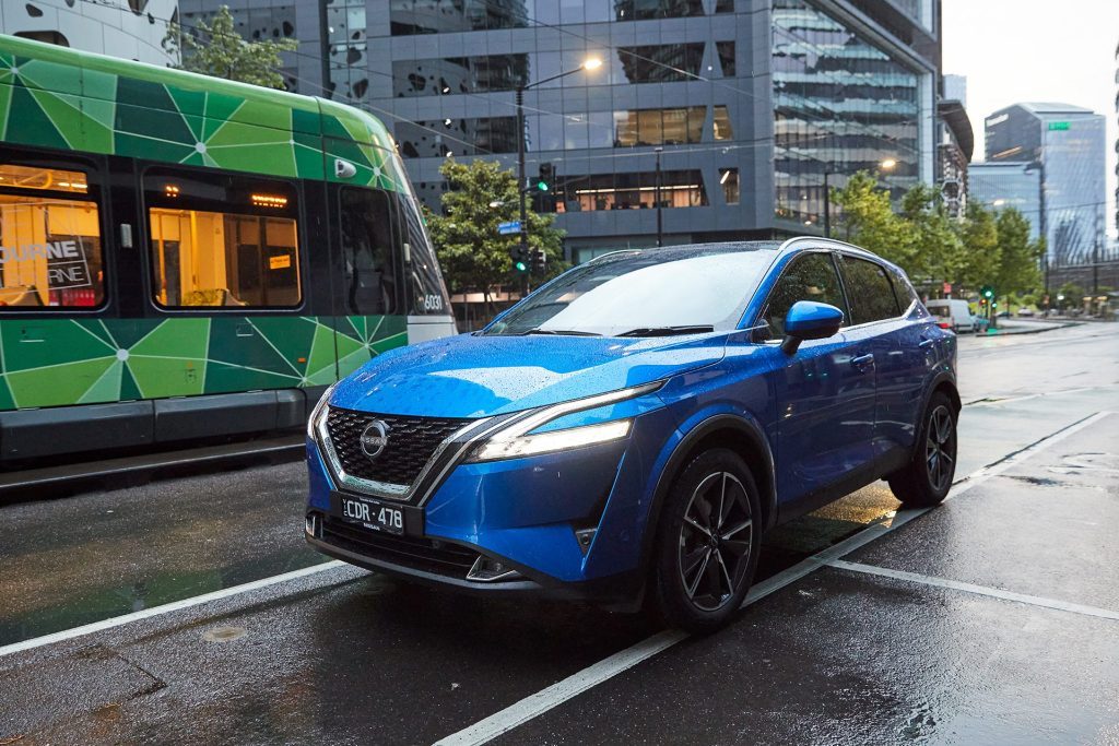 Nissan Qashqai passing tram