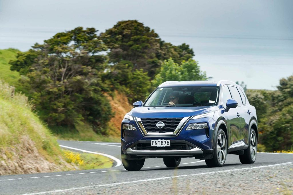 Nissan X-Trail Ti-L front driving action