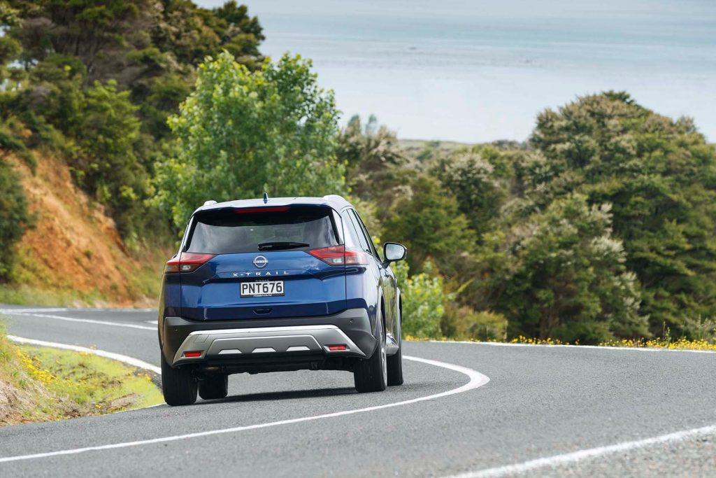 Nissan X-Trail Ti-L rear cornering