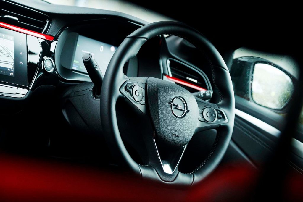 Opel Corsa-e SRi steering wheel