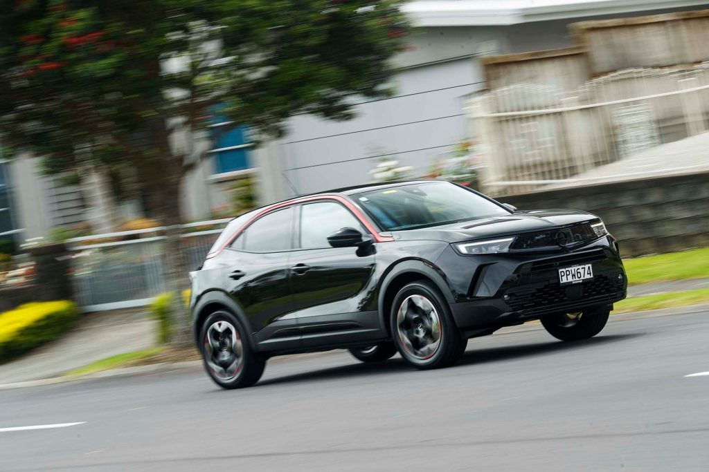 Opel Mokka SRi urban driving