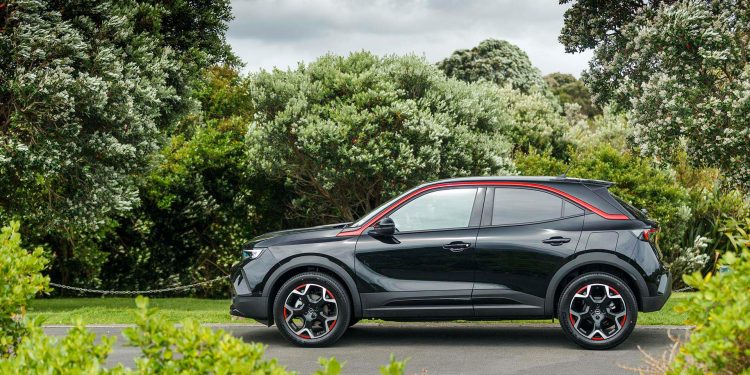 Opel Mokka SRi side by trees