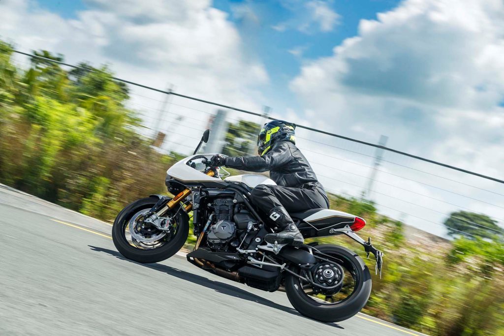 Triumph Speed Triple RR side action