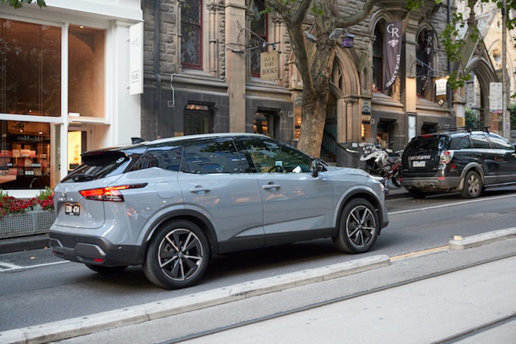 Nissan Qashqai in the city