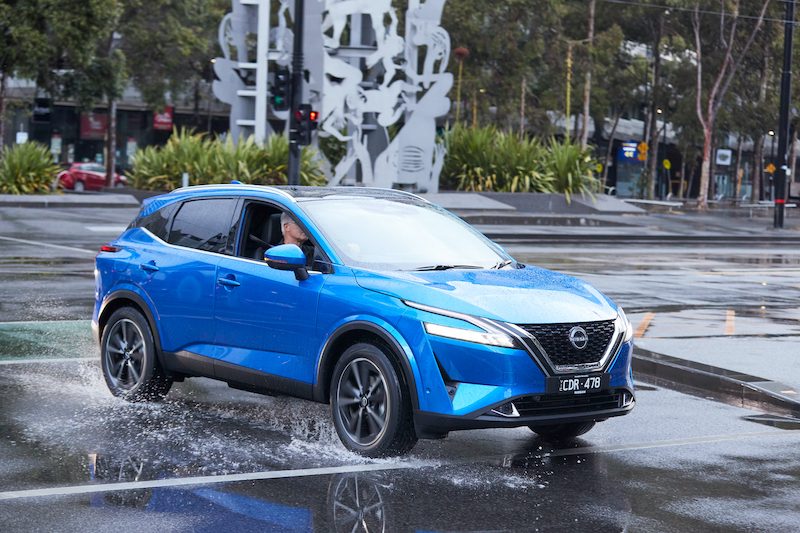 Nissan Qashqai driving in rain