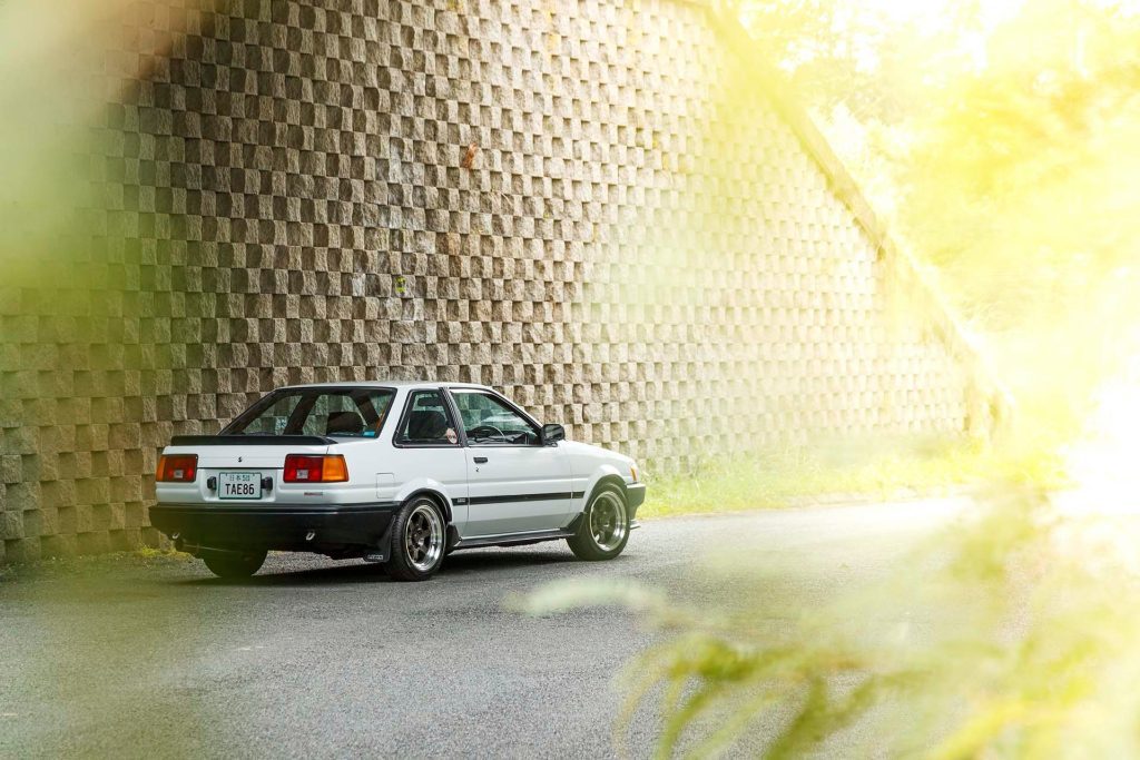 Toyota Corolla Levin GT in tunnel