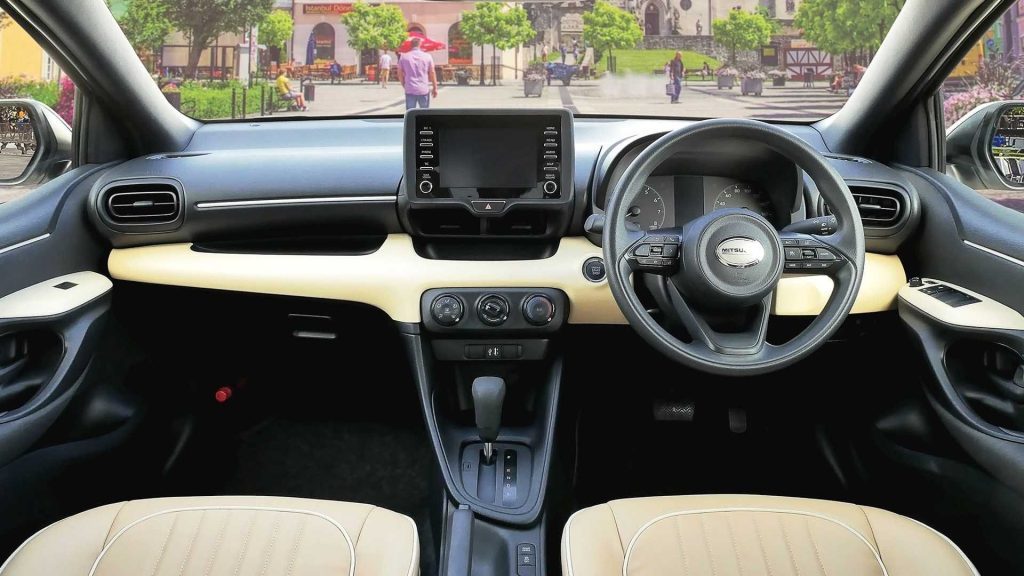 Mitsuoka Viewt interior