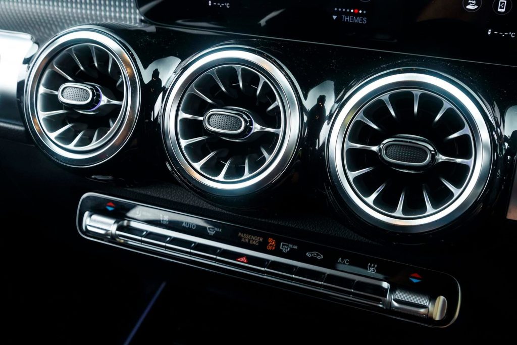 Mercedes-Benz EQB 350 4Matic air vents