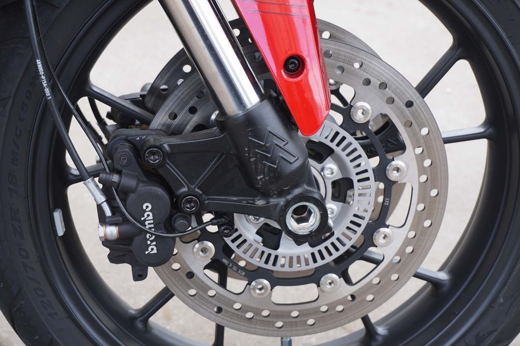 Moto Morini Seiemmezzo STR 650 brakes