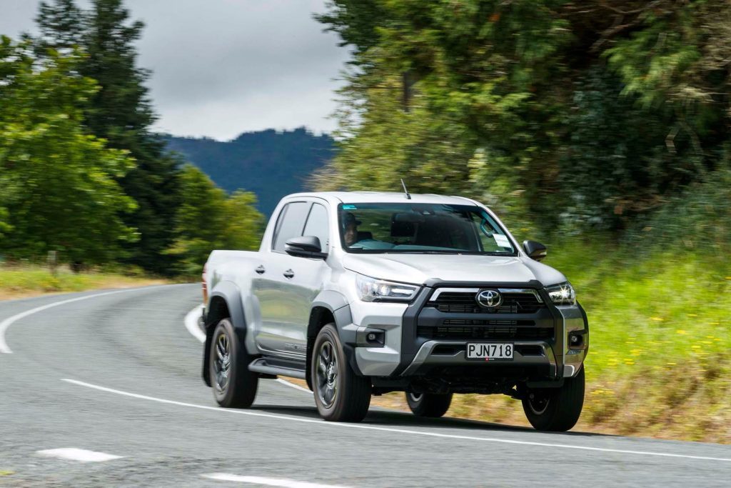 Toyota Hilux SR5 Cruiser front action