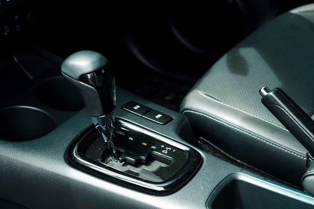 Toyota Hilux SR5 Cruiser shifter