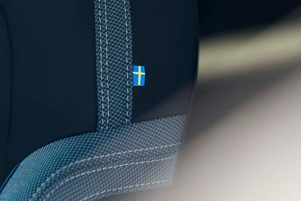 Volvo XC40 Recharge P8 flag