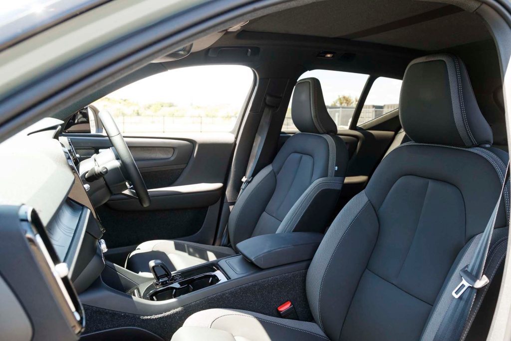 Volvo XC40 Recharge P8 front seats