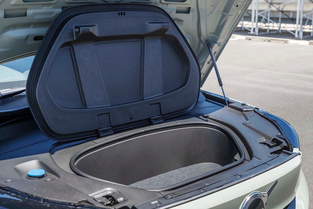 Volvo XC40 Recharge P8 frunk