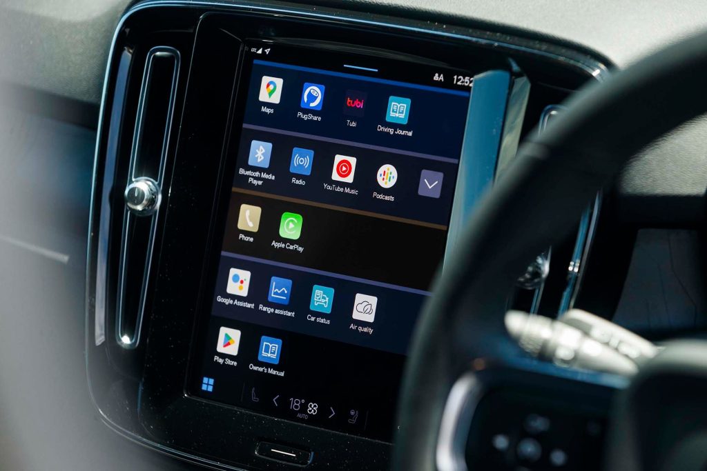 Volvo XC40 Recharge P8 screen