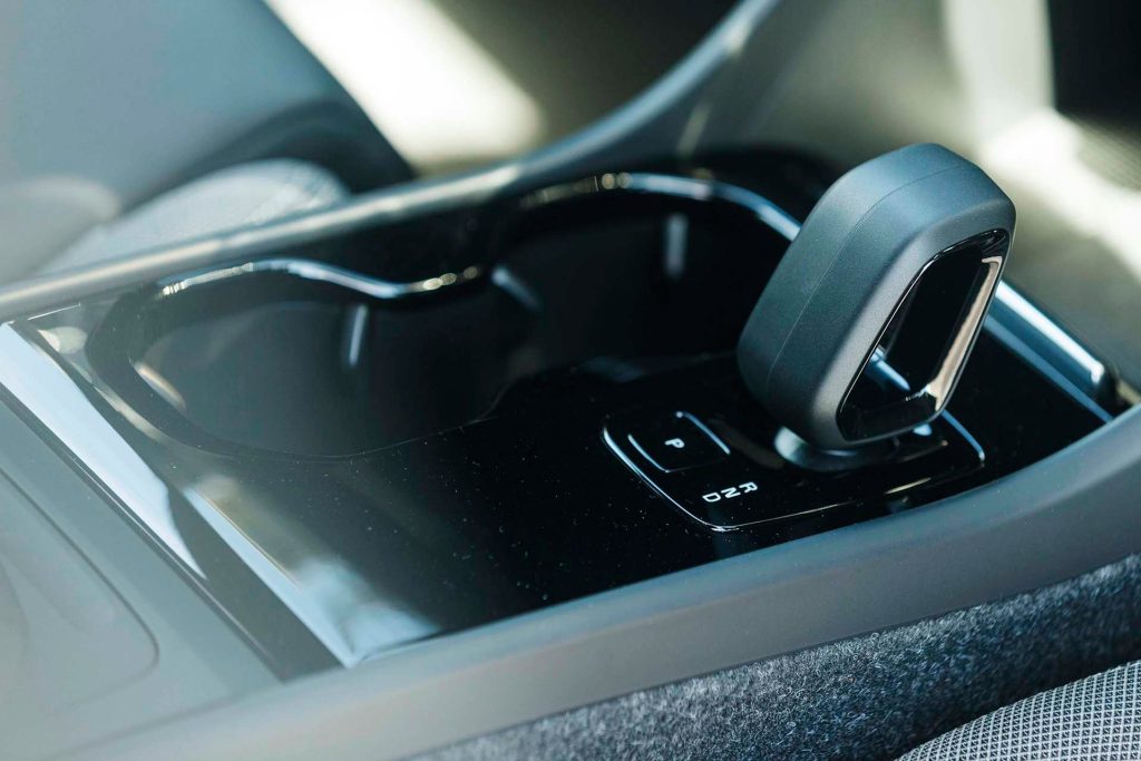 Volvo XC40 Recharge P8 shifter