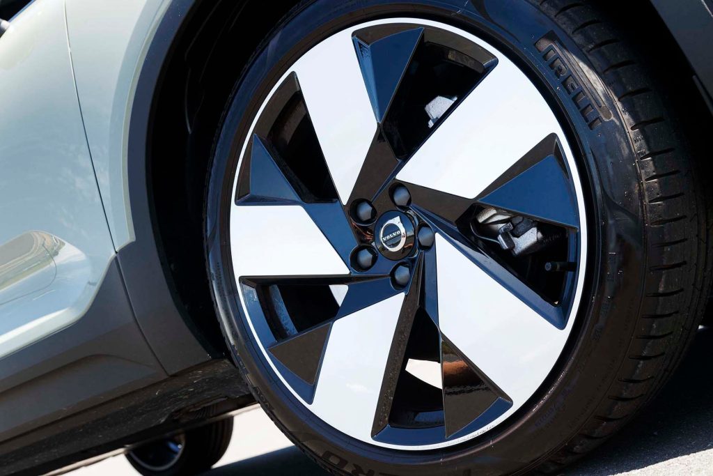 Volvo XC40 Recharge P8 wheel