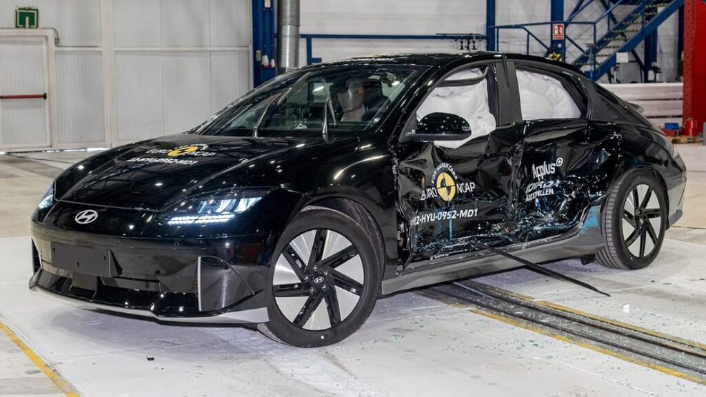 Hyundai Ioniq 6 side crash test