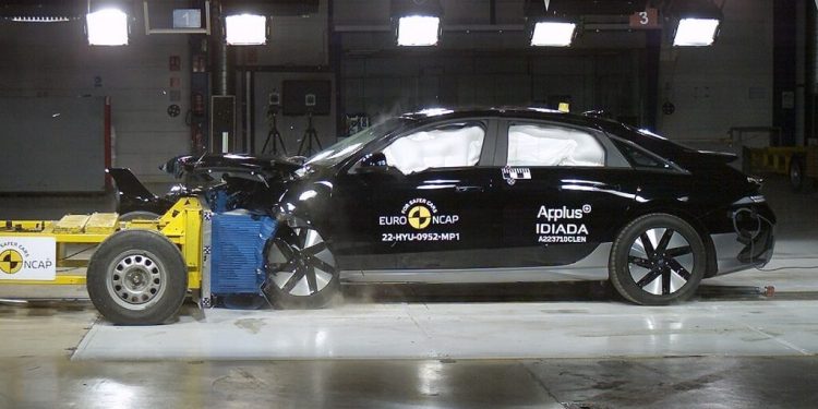 Hyundai Ioniq 6 front crash test