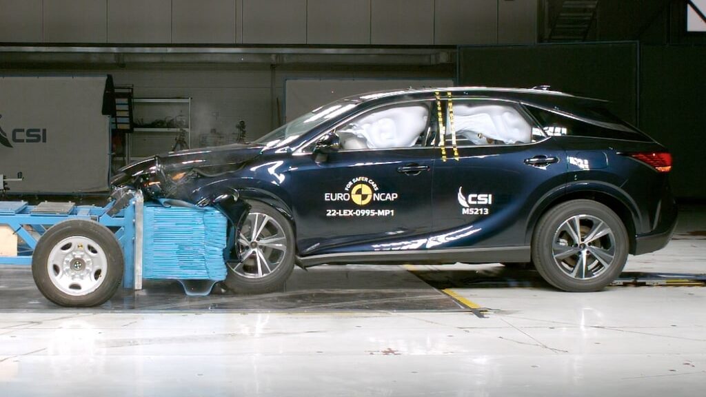Lexus RX front crash test