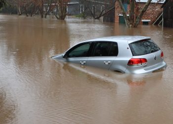 Volkswagen Golf in flood