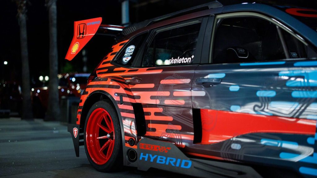 Honda CR-V Hybrid Racer side detail view