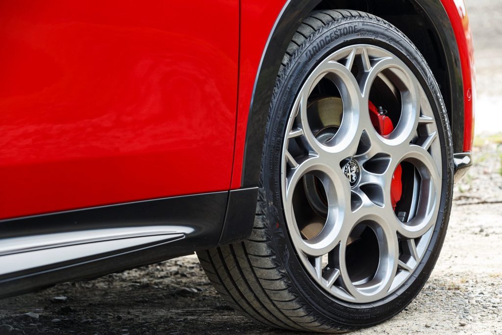 Alfa Romeo Tonale Veloce circular pattern wheel close up