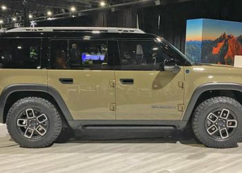 Jeep Recon Moab 4xe side view