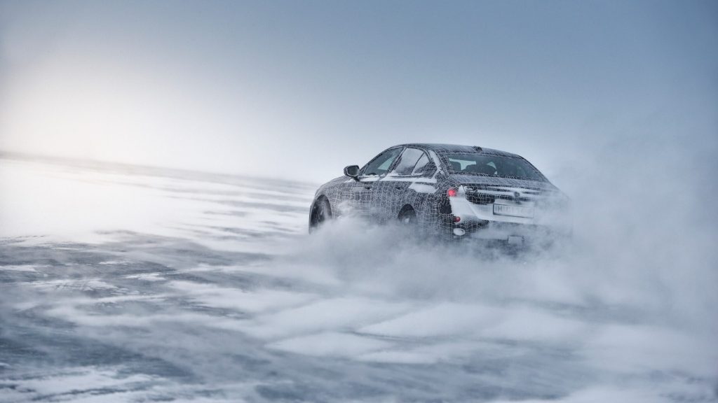 BMW i5 drifting in snow