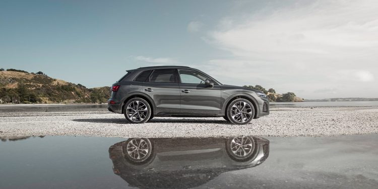 Audi Q5 50 TFSI e quattro side view