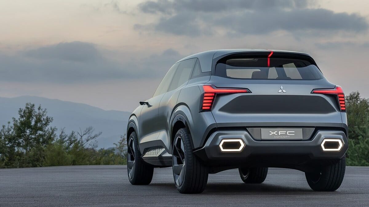 Mitsubishi XFC Concept rear three quarter view