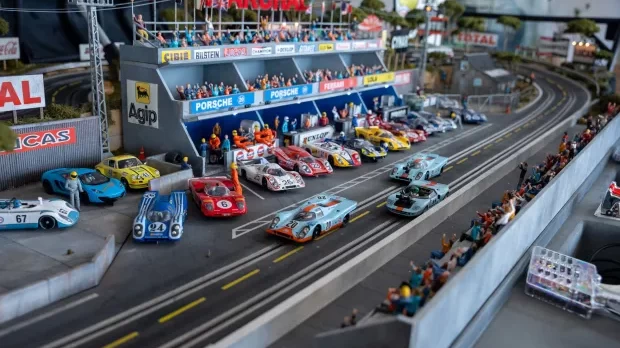 Porsche 917 slot car raceway pit straight