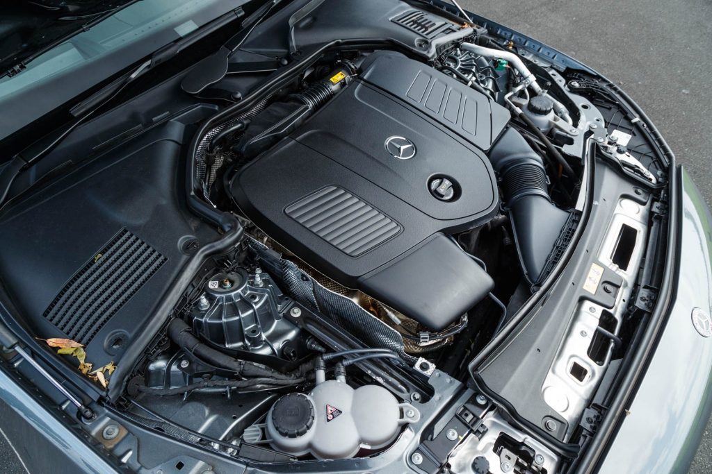 Engine bay of the 350e Mercedes PHEV