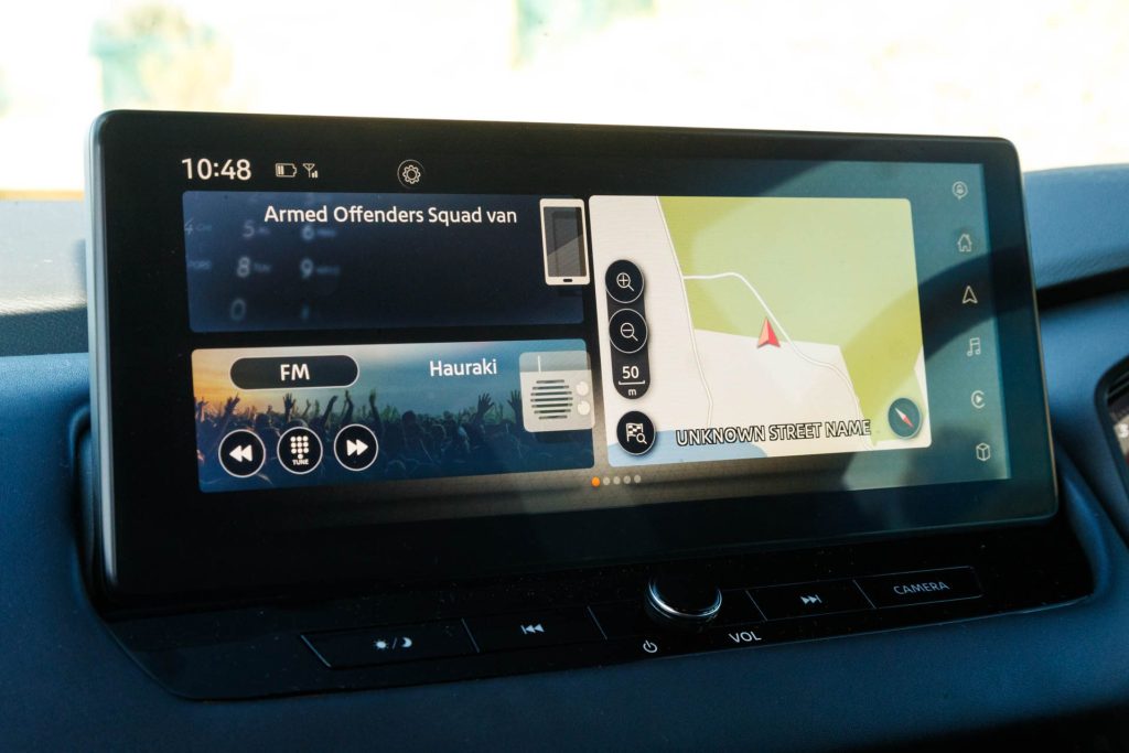 Dual screen infotainment display inside Qashqai Ti-L 