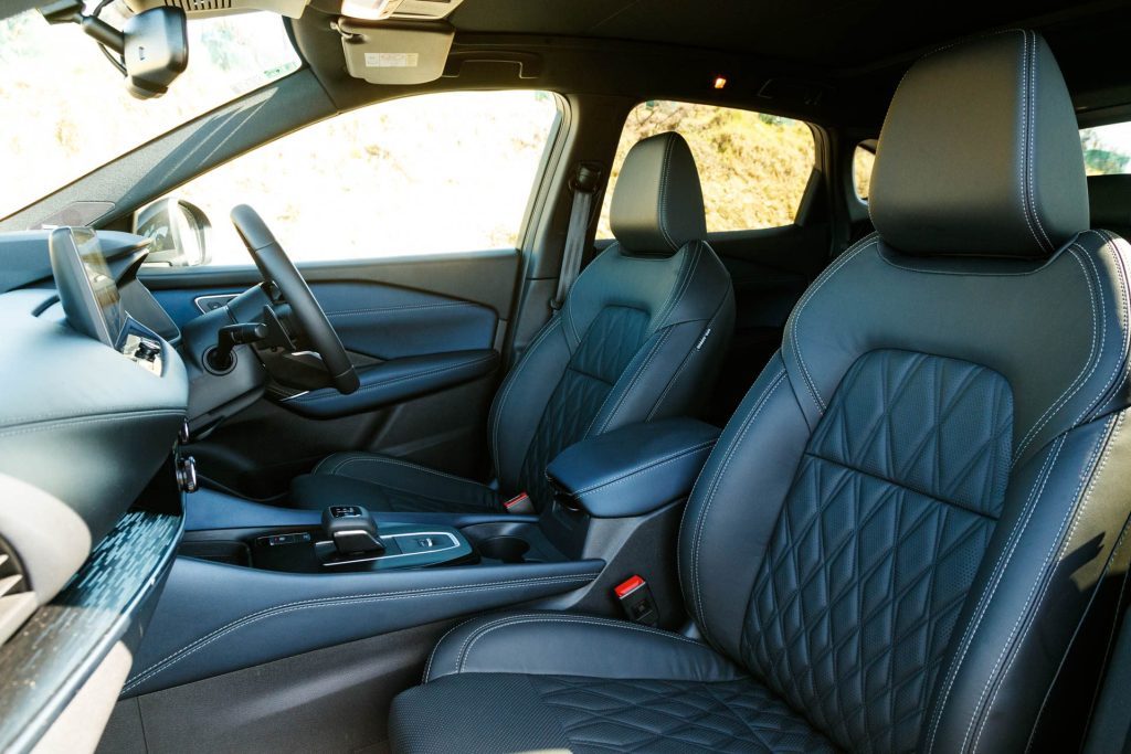 Embossed lattice seats inside the Nissan Qashqai