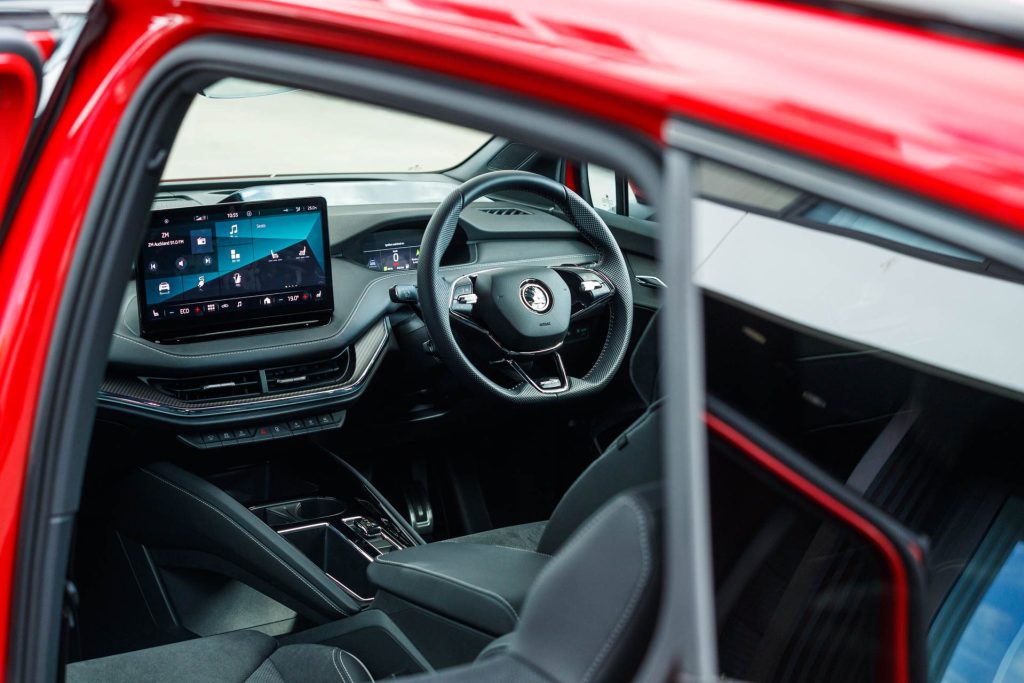 Interior, steering wheel and centre console of the Skoda Enyaq Sportline 80 2022