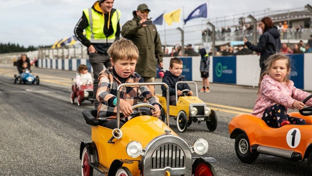 Kids racing at 2023 George Begg Festival