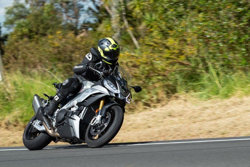 Aprilia Tuono V4 tackles a corner