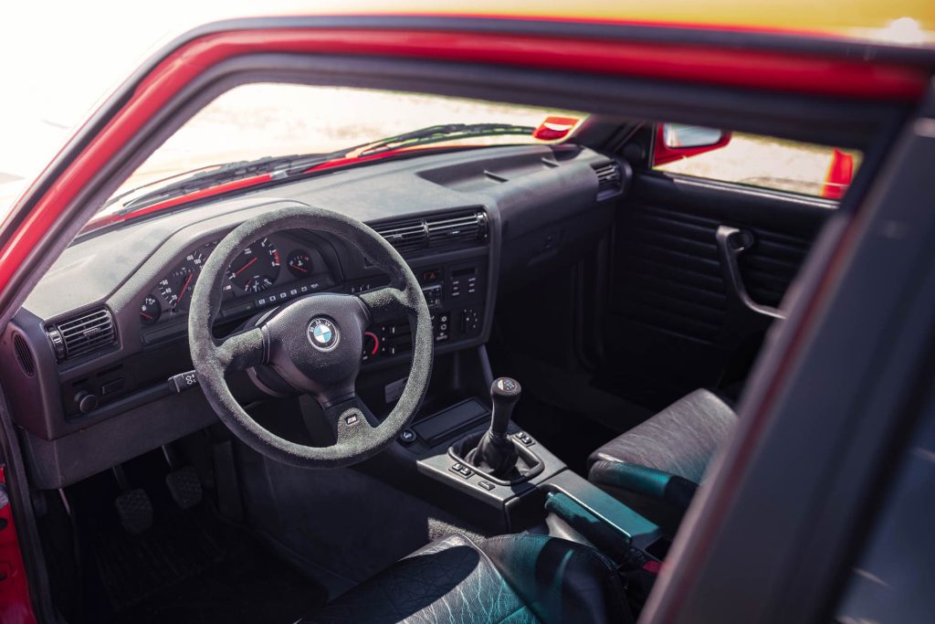 Suede steering wheel and dash layout of the BMW M3 Sport Evo