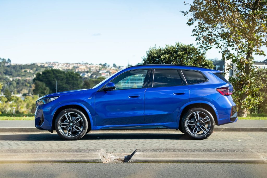 Side profile of the BMW X1 sDrive18i