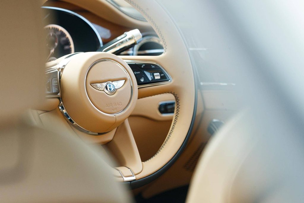 Bentley Flying Spur Hybrid steering wheel detail 