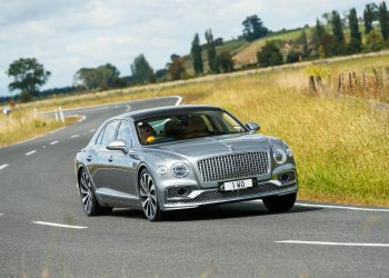 Bentley Flying Spur Hybrid takes a corner