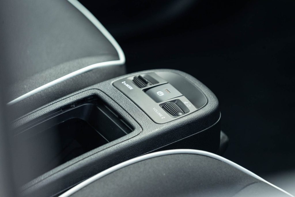 Interior volume controls of the 500e