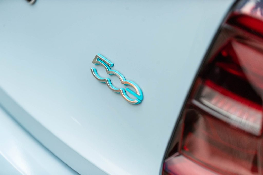 Fiat 500e badge detail