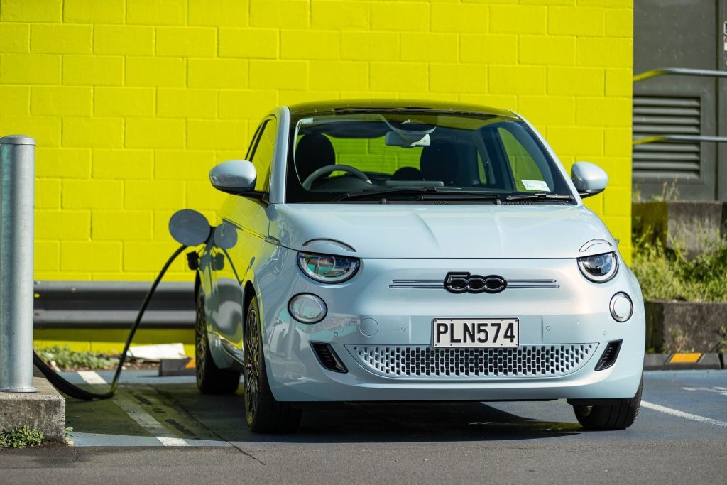 Charging the new Fiat 500 EV