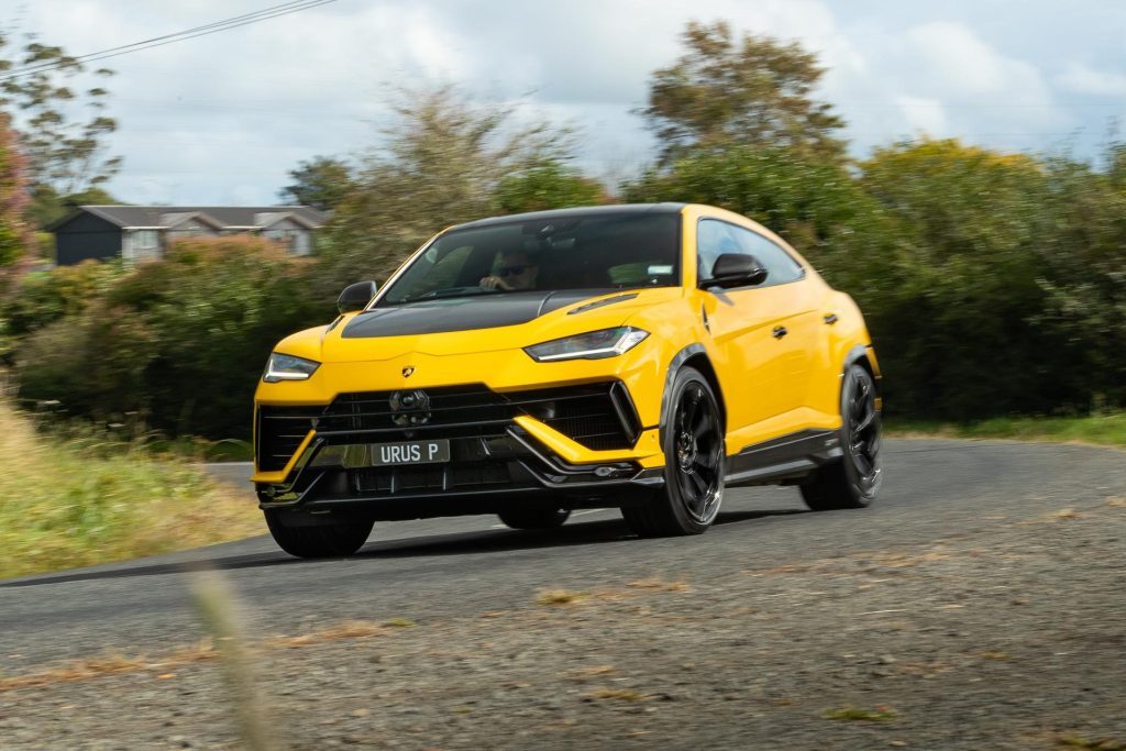 Lamborghini Urus Performante takes a corner