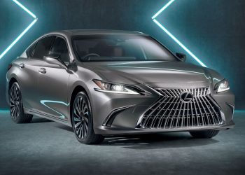 Lexus ES 300h Crafted Edition front three quarter view