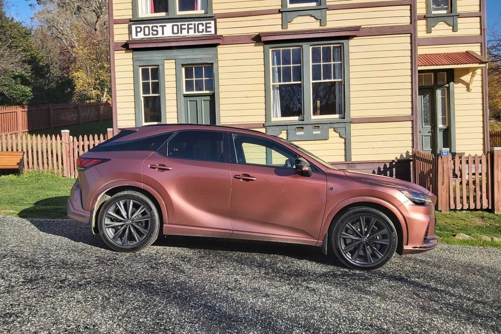 Lexus RX side profile