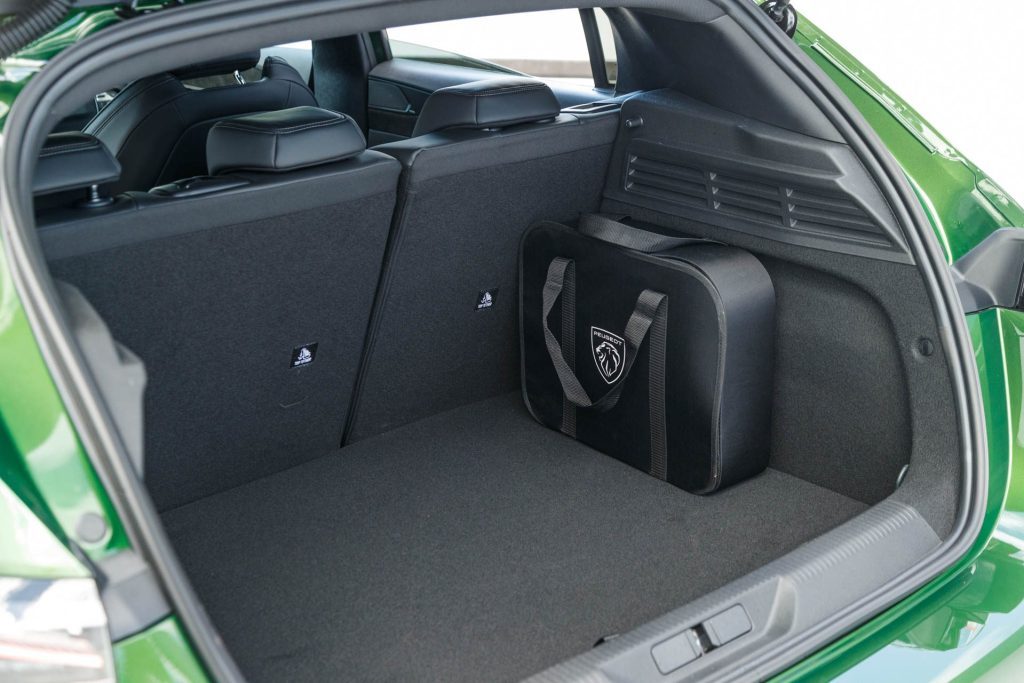 Boot area of the 308 GT PHEV by Peugeot 